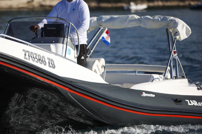 Book yachts online - motorboat - ZAR 65 Suite XL Luxury - no name - rent
