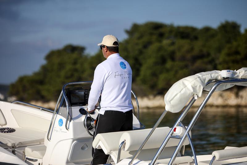 Book yachts online - motorboat - ZAR 65 Suite XL Luxury - no name - rent