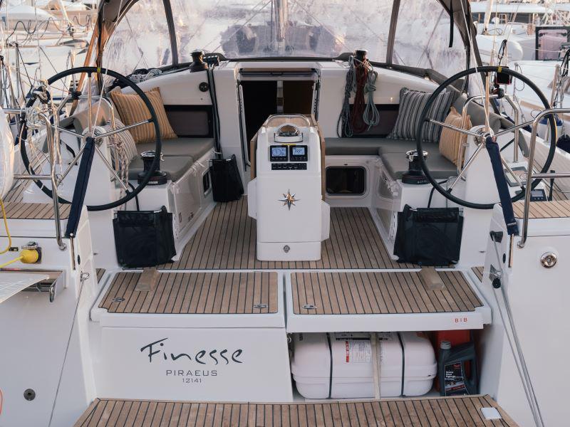 Book yachts online - sailboat - Sun Odyssey 440 - Finesse - rent