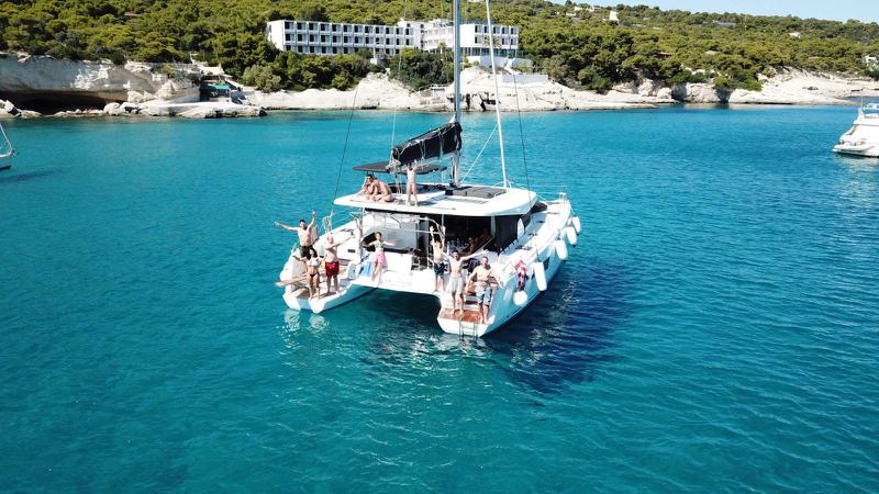 Book yachts online - catamaran - Lagoon 42 - Kit Cat - rent