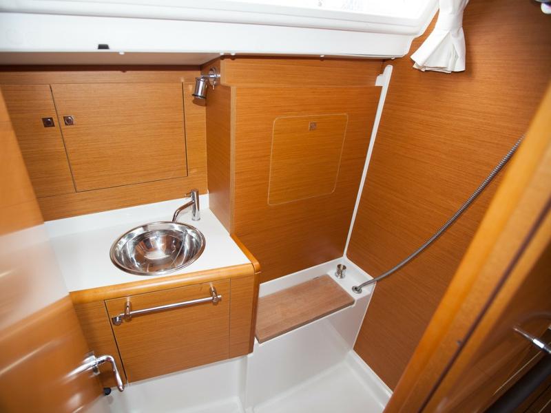 Book yachts online - sailboat - Sun Odyssey 439 - Gael - rent