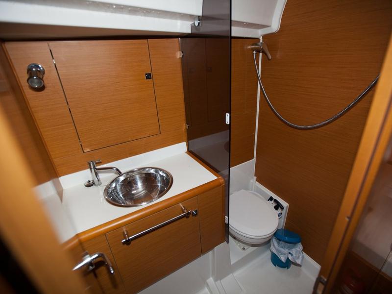 Book yachts online - sailboat - Sun Odyssey 439 - Gael - rent