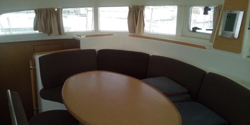 Book yachts online - catamaran - Lagoon 380 S2 - Gemini - rent