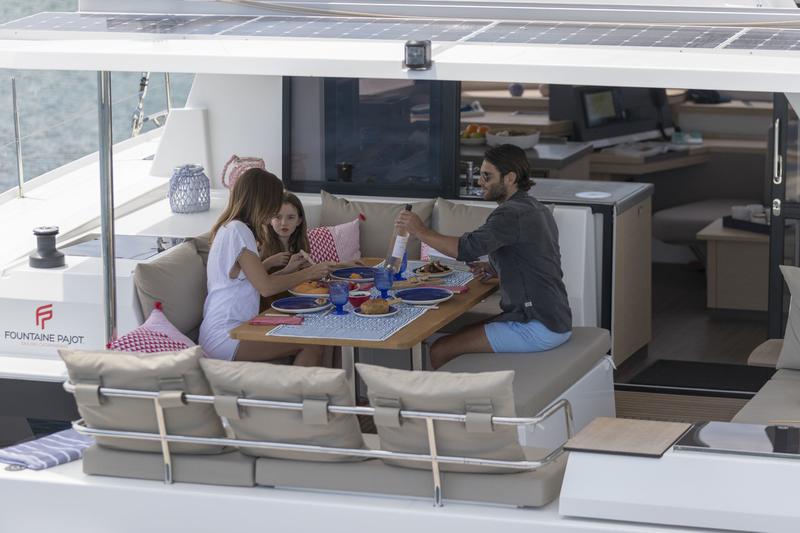 Book yachts online - catamaran - Fountaine Pajot Astréa 42 - Sissy- A/C &amp; Watermaker &amp; Generator &amp; Electrical Platform - 4+2 Cabins/4 Heads - rent