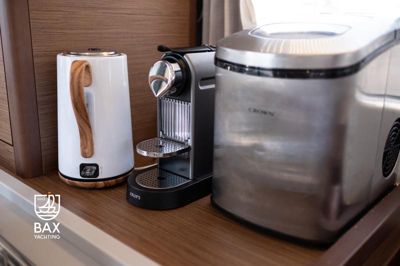 Book yachts online - catamaran - Lagoon 40 - Meliti - A/C &amp; Watermaker &amp; Generator - 4+2 Cabins/4 Heads - rent