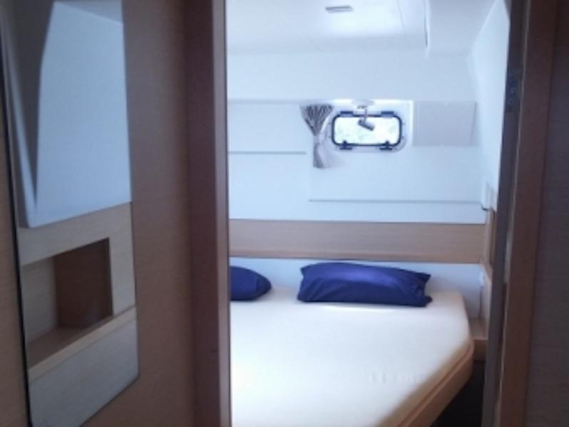 Book yachts online - catamaran - Lagoon 400 S2 - Ruby - rent