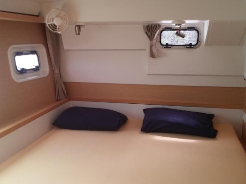 Book yachts online - catamaran - Lagoon 400 S2 - Ruby - rent