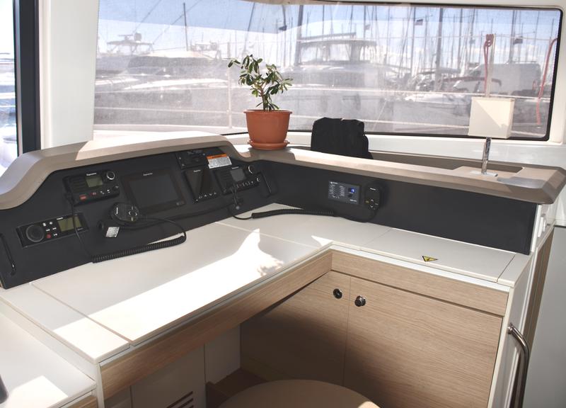 Book yachts online - catamaran - Bali 4.1 - RomaR (A/C - Generator) - rent