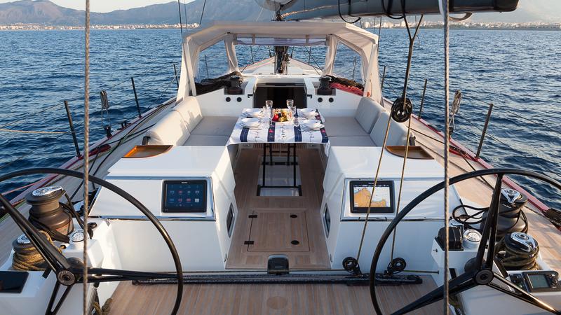 Book yachts online - sailboat - Vismara V71 - Red Carpet - rent