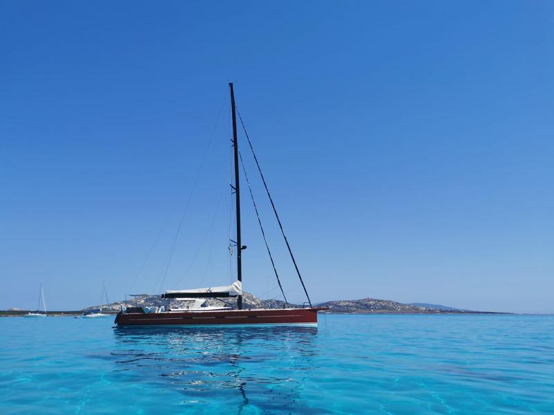 Book yachts online - sailboat - Vismara V71 - Red Carpet - rent