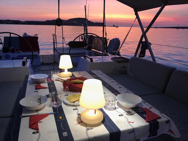 Book yachts online - sailboat - Vismara V71 - Red Carpet - rent