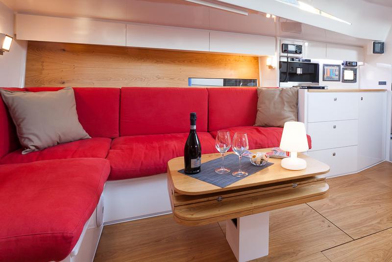 Book yachts online - sailboat - Vismara V71 - Red Carpet - rent