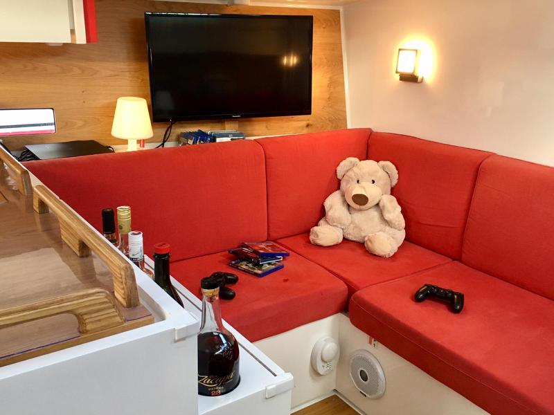 Book yachts online - sailboat - Vismara V71 - Red Carpet - rent