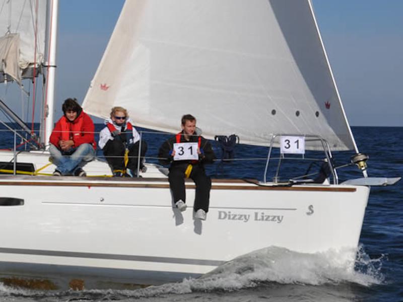 Book yachts online - sailboat - Oceanis 34 - Dizzy Lizzy - rent