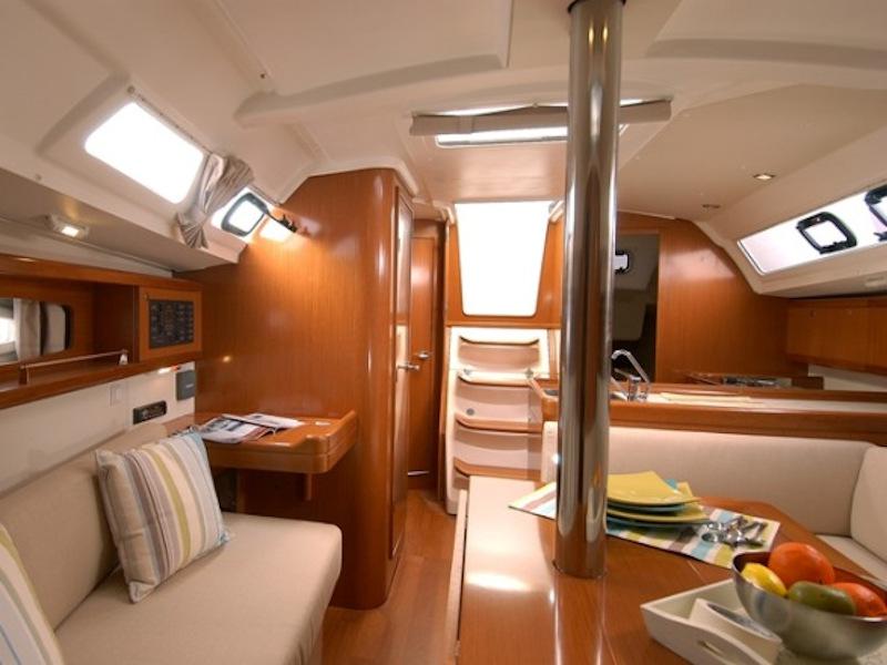 Book yachts online - sailboat - Oceanis 34 - Dizzy Lizzy - rent