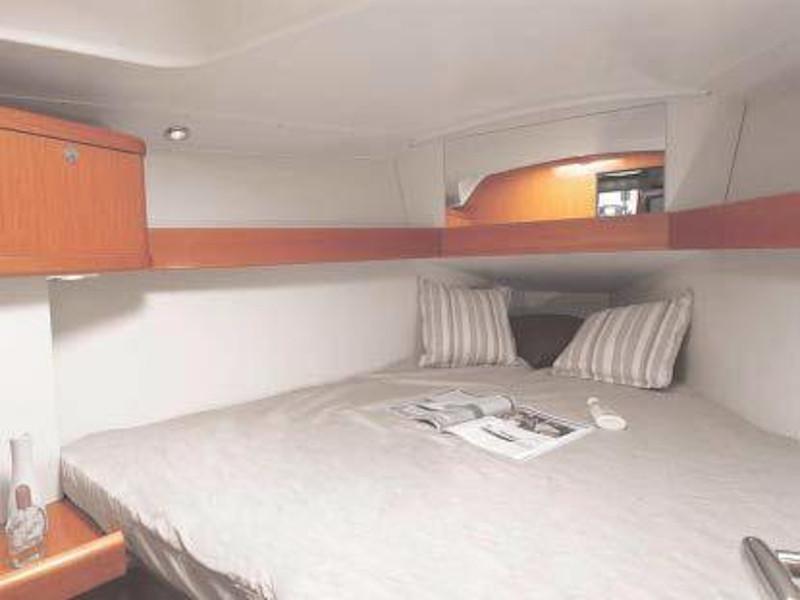 Book yachts online - sailboat - Oceanis 34 - Dizzy Lizzy - rent