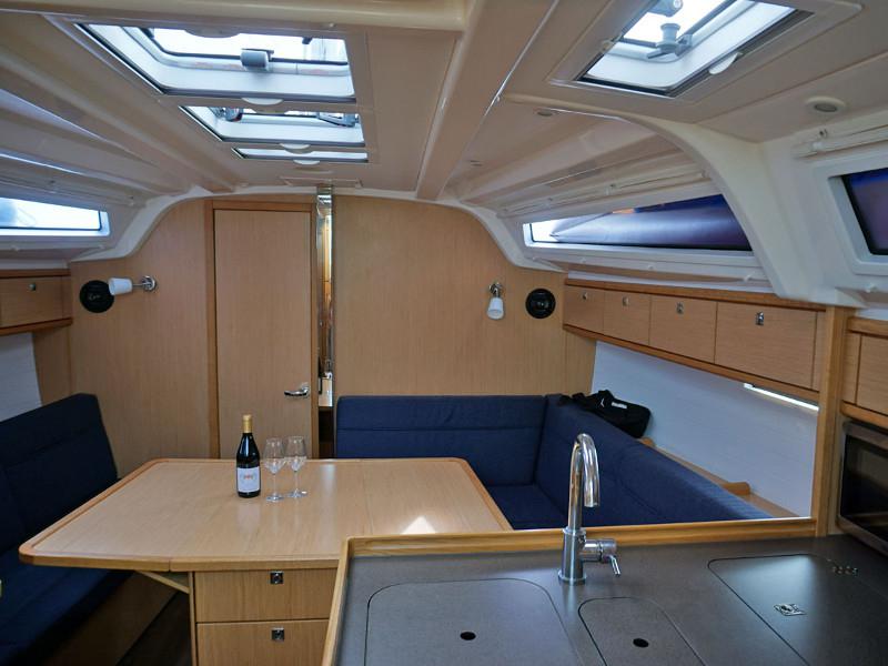 Book yachts online - sailboat - Bavaria Cruiser 37 - Faischee - rent