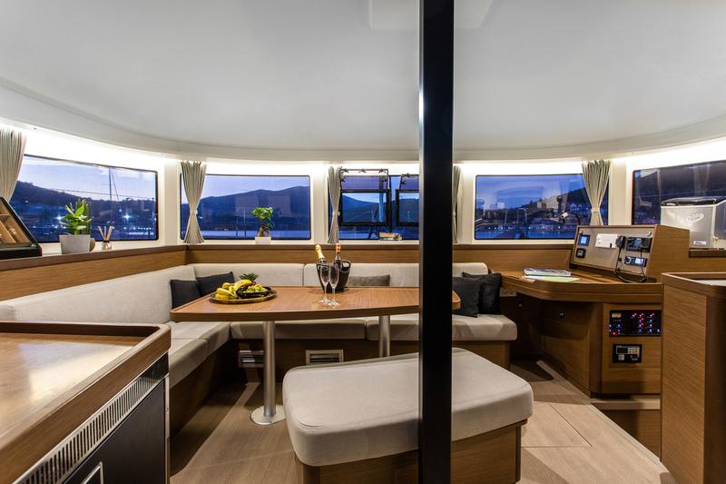 Book yachts online - catamaran - Lagoon 42 - Casta Diva VIP-equipped (AC/Gen/Watermaker) - rent