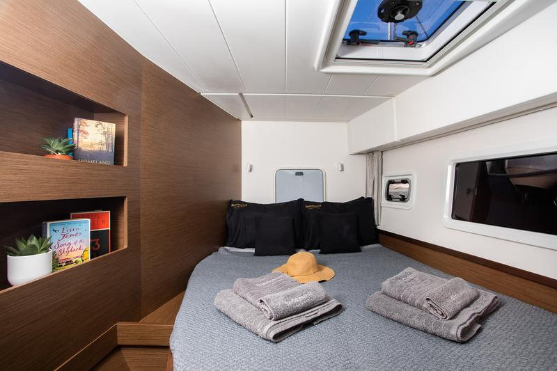 Book yachts online - catamaran - Lagoon 42 - Casta Diva VIP-equipped (AC/Gen/Watermaker) - rent