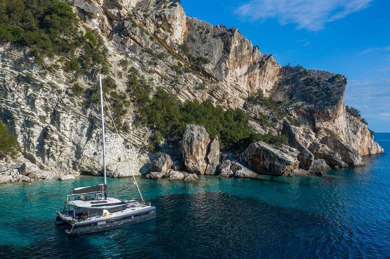 Book yachts online - catamaran - Lagoon 42 - Casta Diva VIP-equipped (AC/Gen/Watermaker) - rent