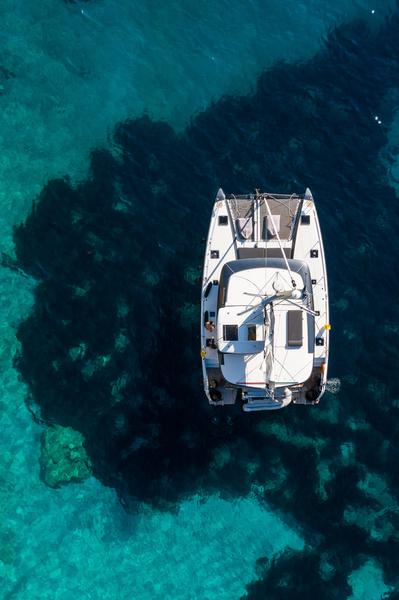 Book yachts online - catamaran - Lagoon 42 - Casta Diva VIP-equipped (AC/Gen/Watermaker) - rent