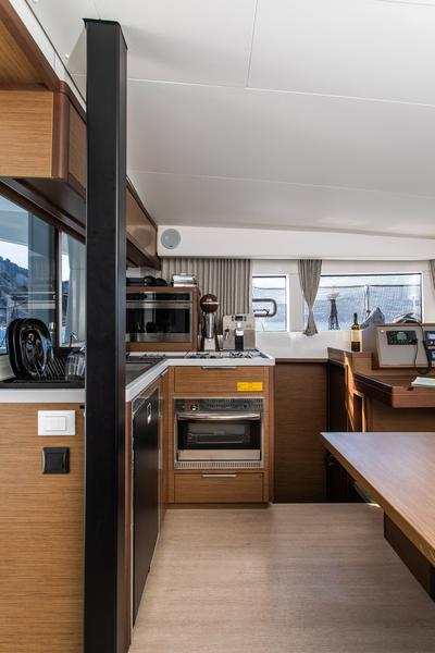 Book yachts online - catamaran - Lagoon 40 - Sol Invictus VIP-equipped (AC/Gen/Watermaker) - rent