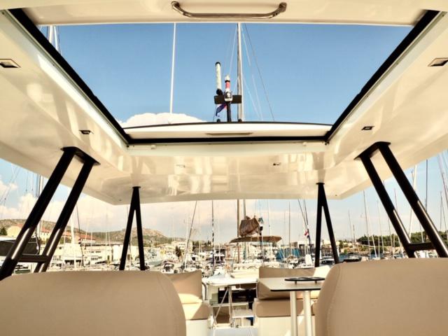 Book yachts online - powercatamaran - Bali 4.3 MY - SIERRA - rent