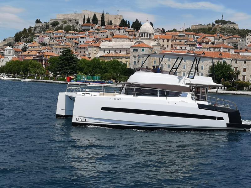 Book yachts online - powercatamaran - Bali 4.3 MY - SIERRA - rent