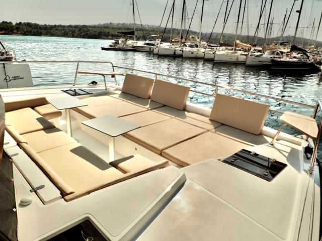 Book yachts online - powercatamaran - Bali 4.3 MY - SIERRA - rent