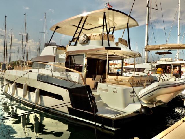 Book yachts online - powercatamaran - Bali 4.3 MY - SIERRA - rent