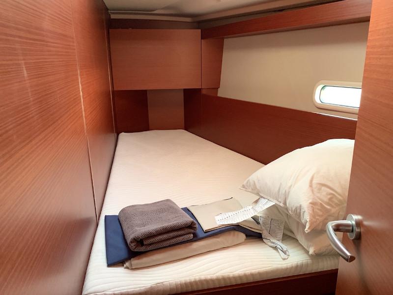 Book yachts online - sailboat - Hanse 458 - Astrea - rent