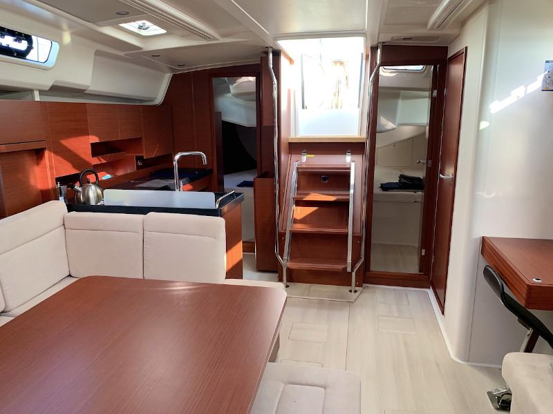 Book yachts online - sailboat - Hanse 458 - Astrea - rent