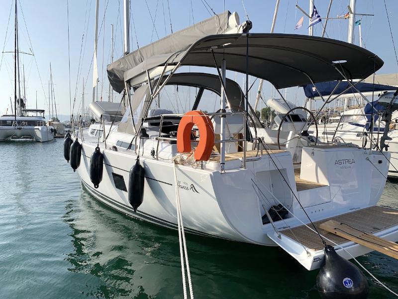 Book yachts online - sailboat - Hanse 458 - Astrea - rent