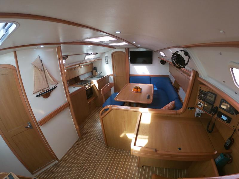Book yachts online - sailboat - Harmony 42 - Martina - rent