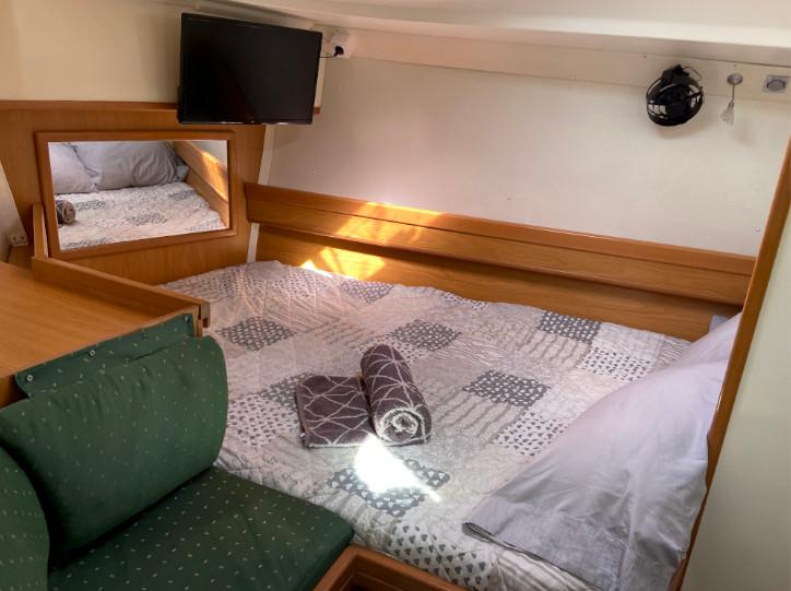 Book yachts online - sailboat - Harmony 42 - Martina - rent