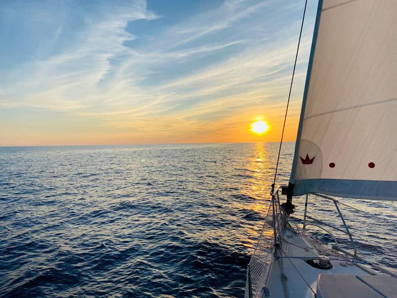 Book yachts online - sailboat - Harmony 42 - Martina - rent