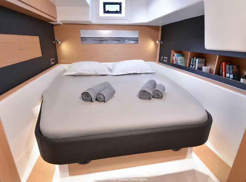 Book yachts online - catamaran - Dufour Catamaran 48 - Jovy - rent