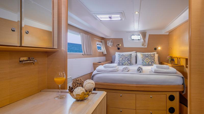 Book yachts online - catamaran - Lagoon 500 - Zee - Refit 2020  - rent