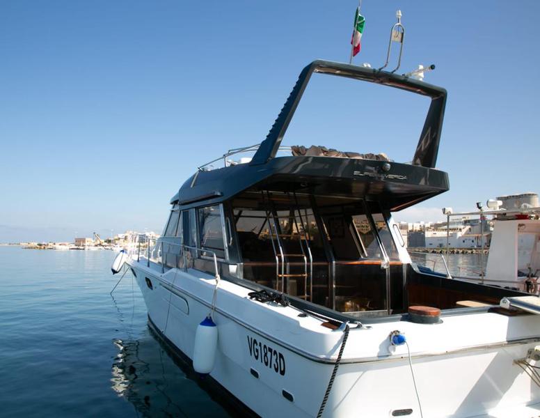 Book yachts online - motorboat - Riva 45 SuperAmerica - Hidra 1977 (Refit 2020) - rent