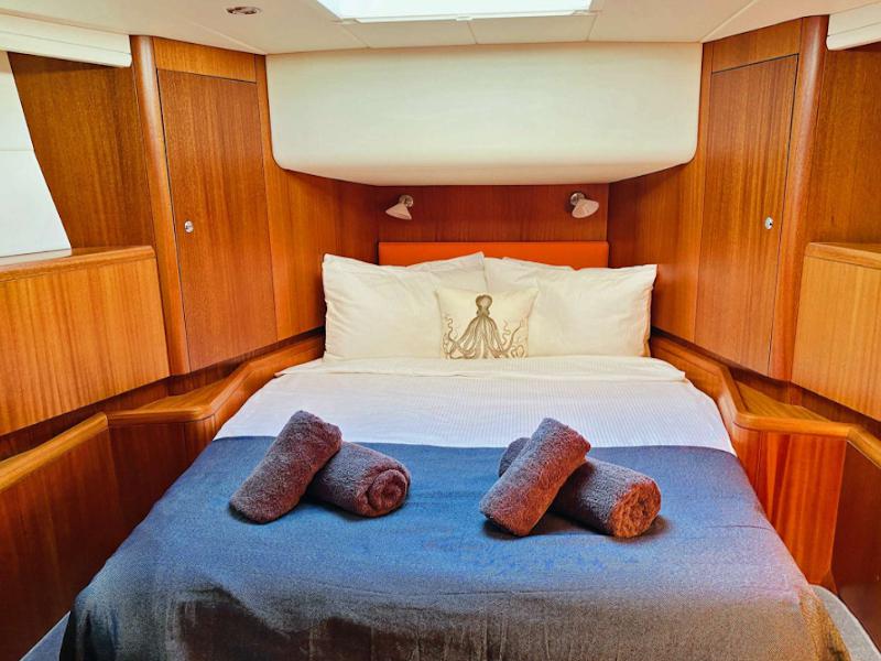 Book yachts online - sailboat - Najad 570 CC - LUNULATA - rent