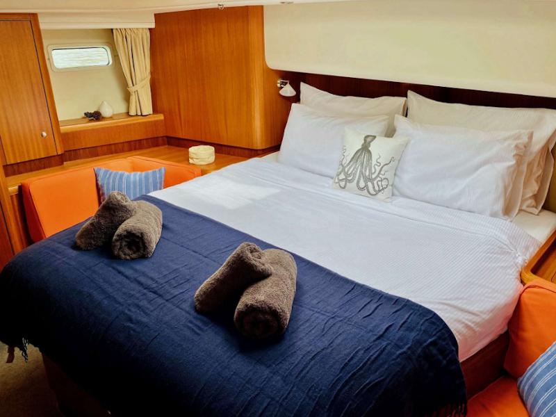 Book yachts online - sailboat - Najad 570 CC - LUNULATA - rent