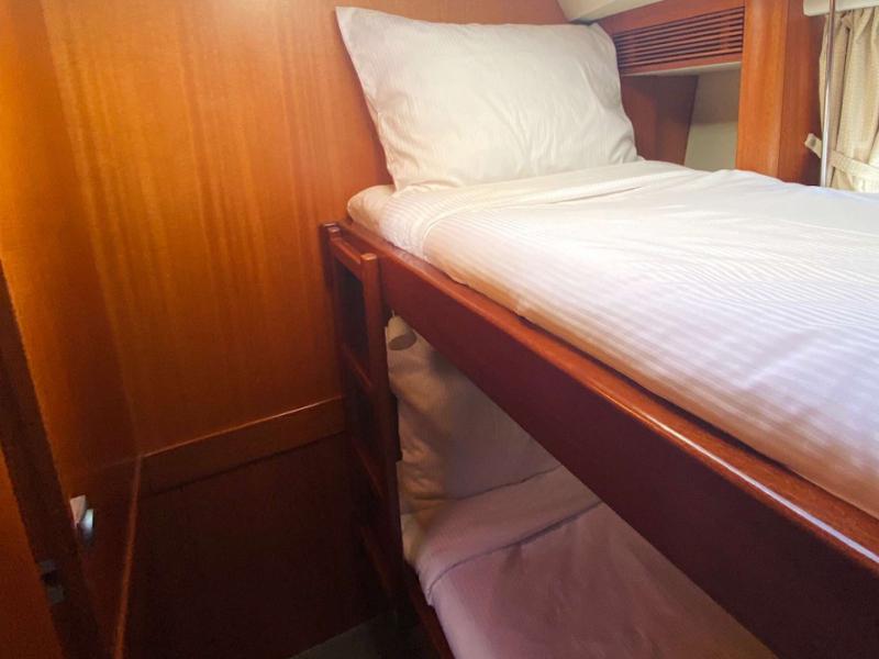 Book yachts online - sailboat - Najad 570 CC - LUNULATA - rent