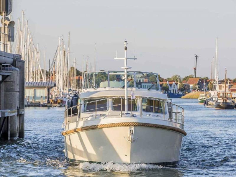 Book yachts online - motorboat - Linssen Grand Sturdy 45.0 AC - Florina - rent