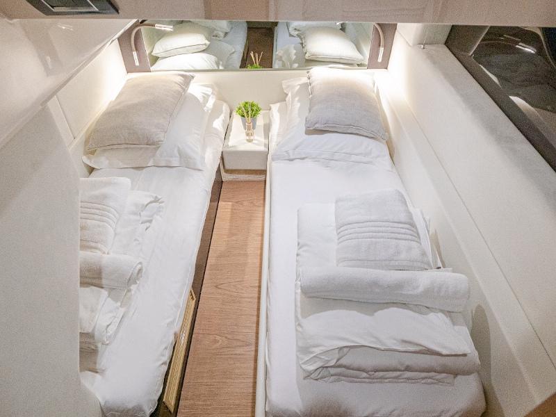 Book yachts online - motorboat - Sessa Fly 47 - Star Dust - rent