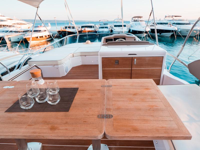 Book yachts online - motorboat - Sessa Fly 47 - Star Dust - rent