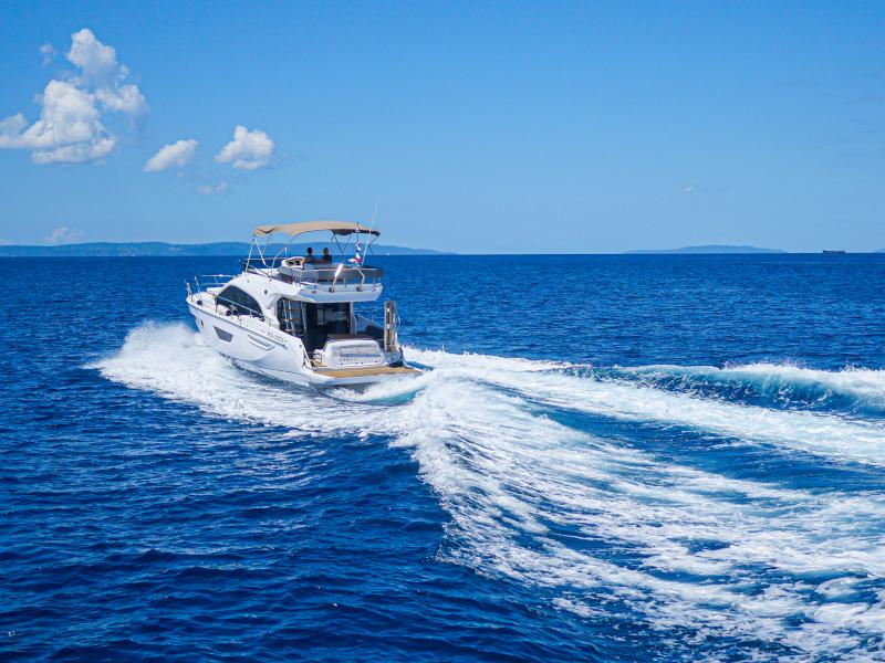 Book yachts online - motorboat - Sessa Fly 42 - Jupika II - rent