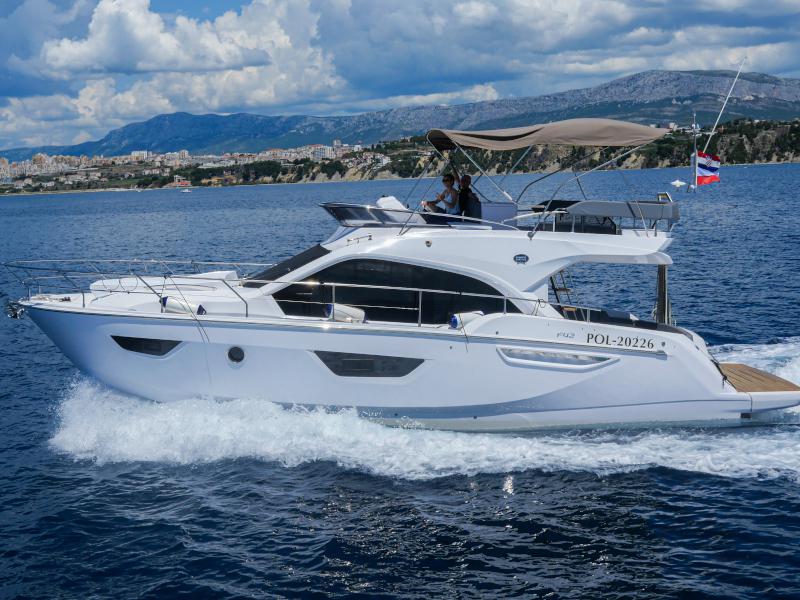 Book yachts online - motorboat - Sessa Fly 42 - Jupika II - rent