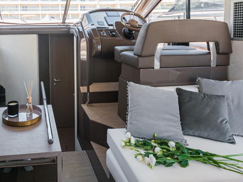 Book yachts online - motorboat - Sessa Fly 42 - Jupika II - rent