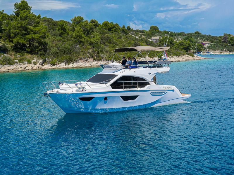 Book yachts online - motorboat - Sessa Fly 42 - Jupika II - rent