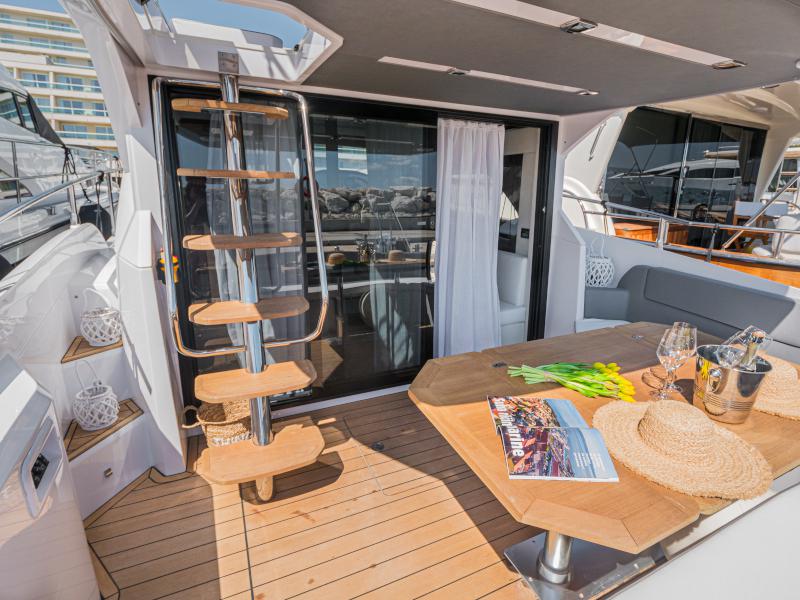 Book yachts online - motorboat - Sessa Fly 42 - Jupika II - rent